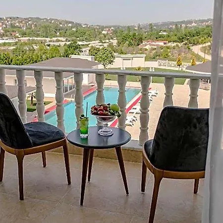 The Oasis & 4*