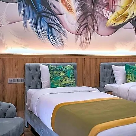 Hotel The Oasis &