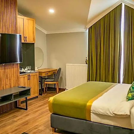 Hotel The Oasis &